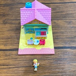 Vintage 1993 Polly Pocket Bluebird Beach Cafe